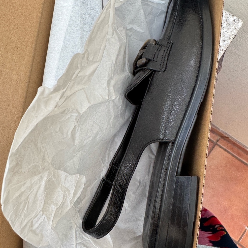 Naturalizer Black Leather Loafers with Gold Chain brand new - Picture 4 of 6